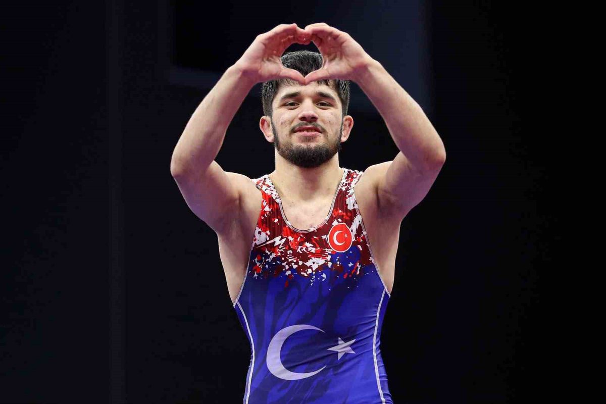 Muhammet Karavuş'tan Akdeniz Oyunları'nda ilk altın