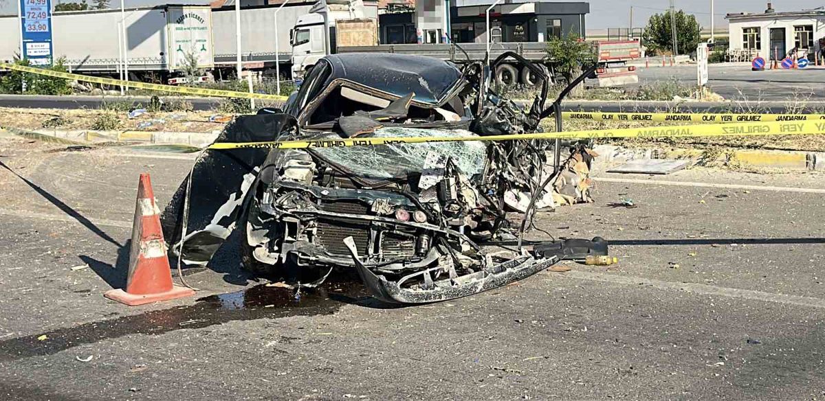 Eşmekaya'da feci kaza: 2 ölü, 2 ağır yaralı