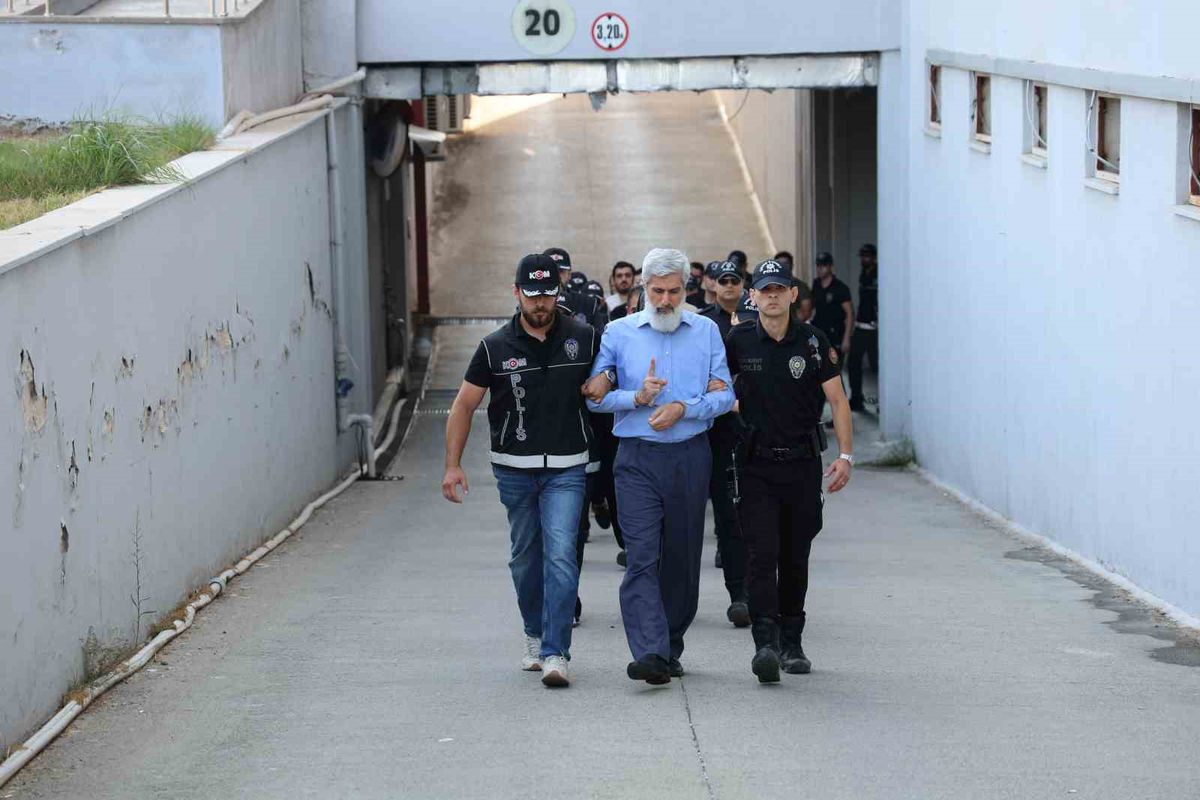 Adana'da Alparslan Kuytul ve eşi tutuklandı