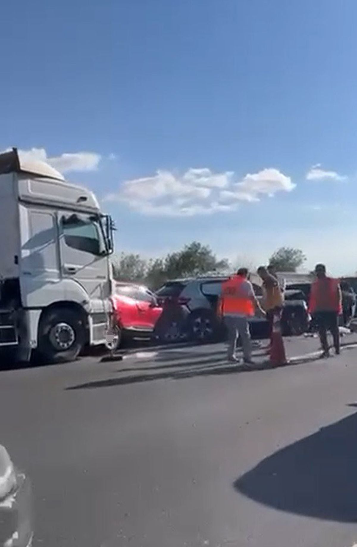 Hendek'te 12 Araçlık Zincirleme Kaza: 6 Yaralı