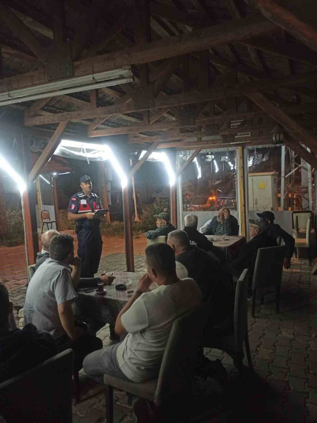 Jandarmadan Köylülere Yangın ve Dolandırıcılık Uyarısı