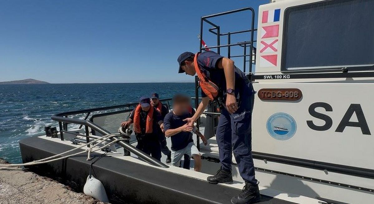 Bozcaada'da gemide arı sokması: Personel sahil güvenlikle tahliye edildi
