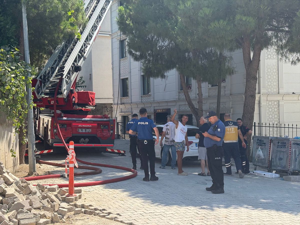 Büyükçekmece'de Çatı Yangını: 1 Yaralı