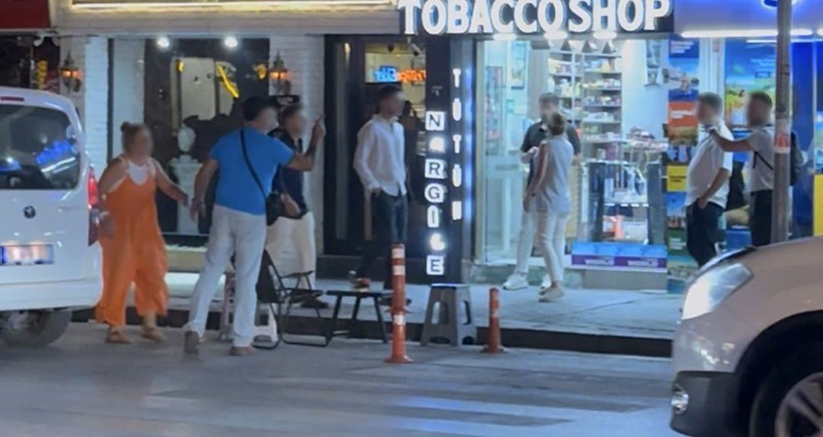 Caddede 'Kafanı keserim' diyerek tehdit etti