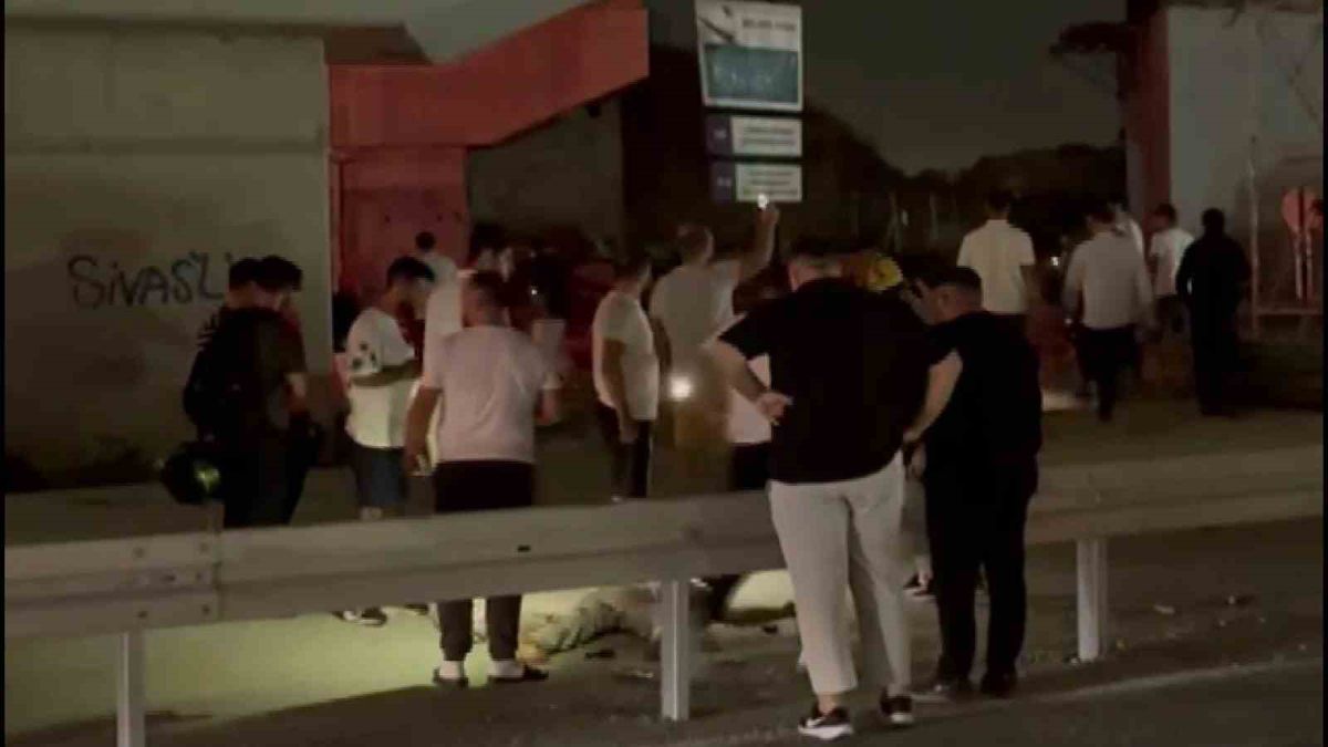 Bursa'da Motosiklet Bariyerlere Çarptı: Sürücü Ağır Yaralı