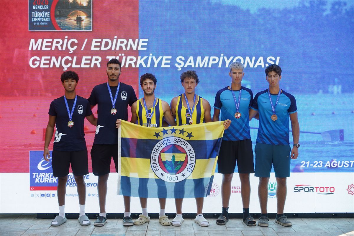 Edirne'de Yeşilay Gençler Kürek Şampiyonası Sona Erdi
