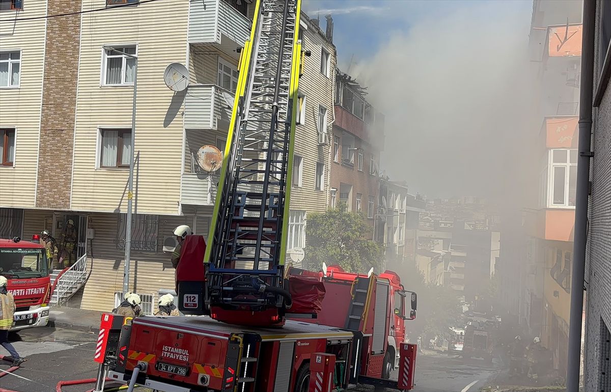 Gaziosmanpaşa'da Çatı Katında Yangın