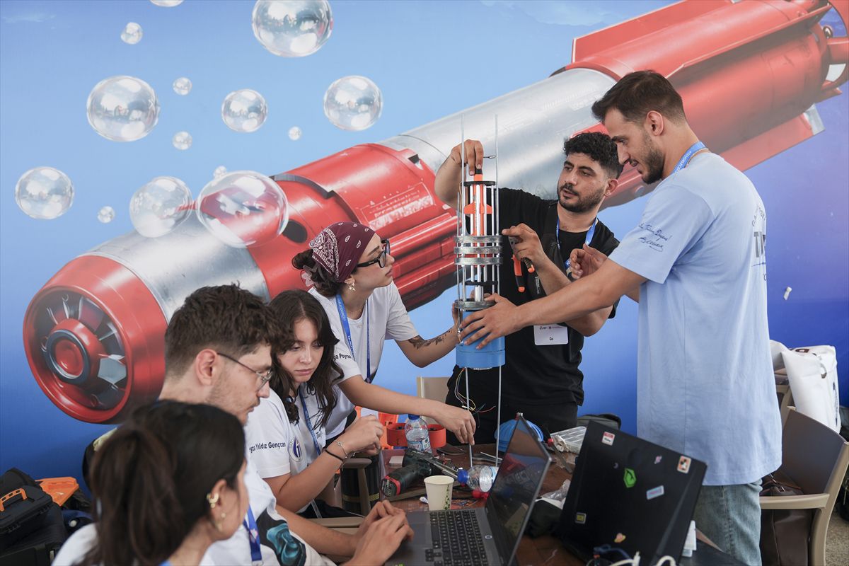 Öğrencilerden TEKNOFEST'te Yerli Su Altı Roketi