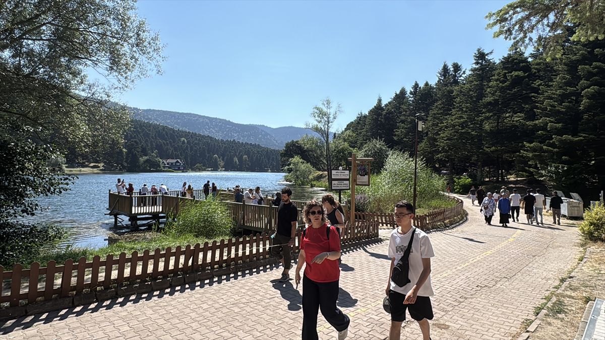 Gölcük Tabiat Parkı Hafta Sonunda Ziyaretçi Akınına Uğradı