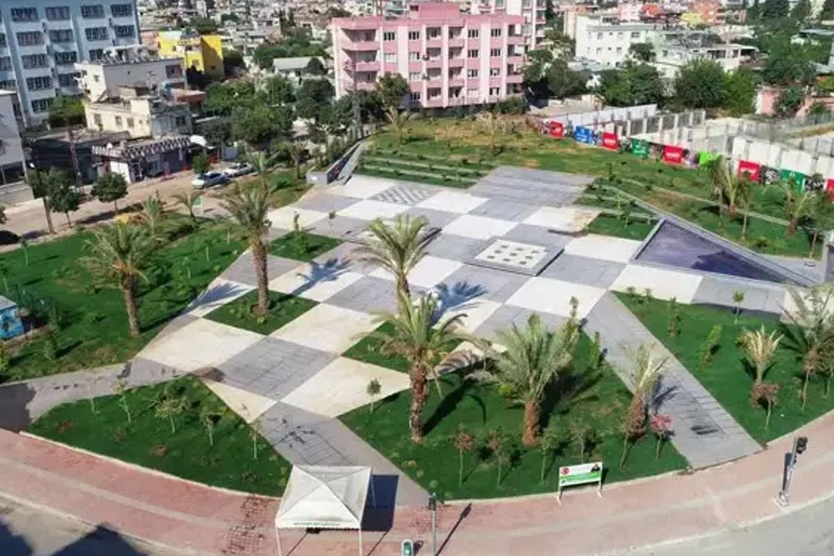 Görev yaptığı kulübeyi uyuşturucu satış noktasına çevirmiş! Suçüstü yakalandı