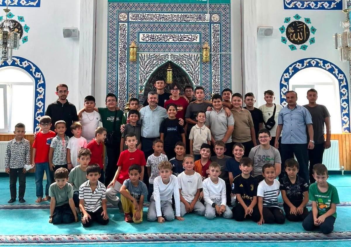 Minik Öğrencilerden Kur'an Kursu Kapanış Coşkusu