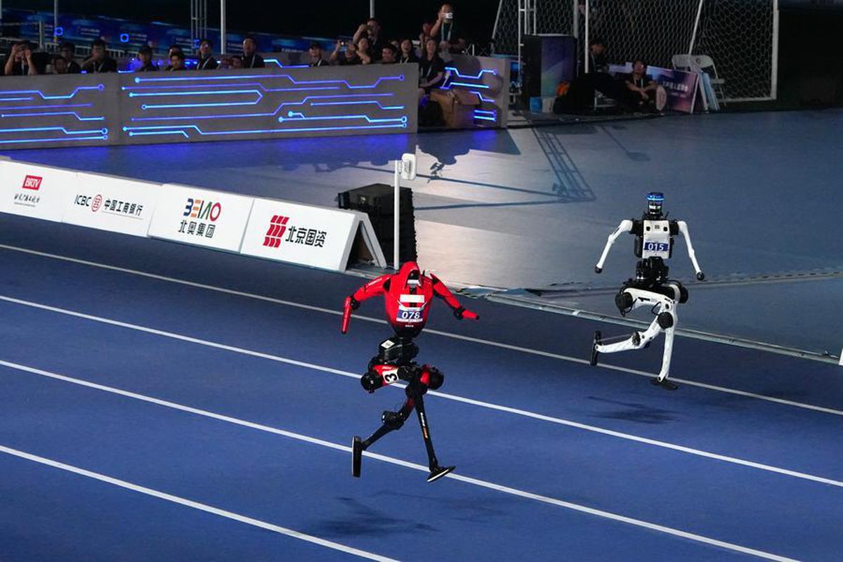 İnsansı robot, 100 metrede dünya rekorunu geride bıraktı