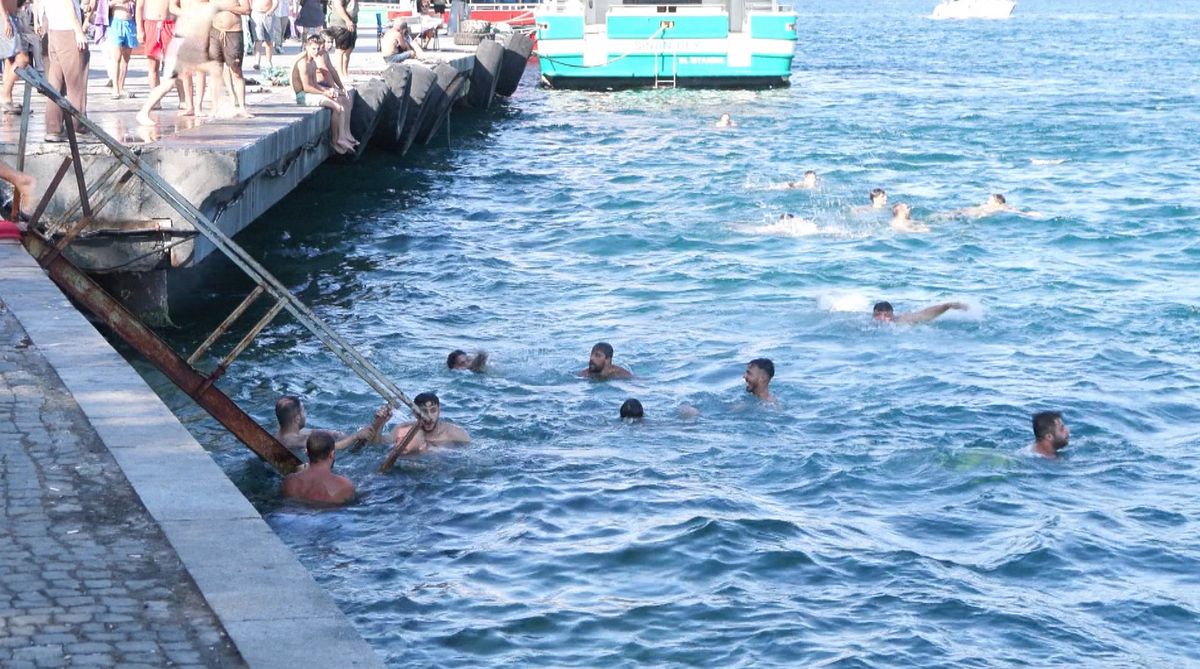 İstanbul'da Sıcak Havada Bebek Sahili'ne Akın