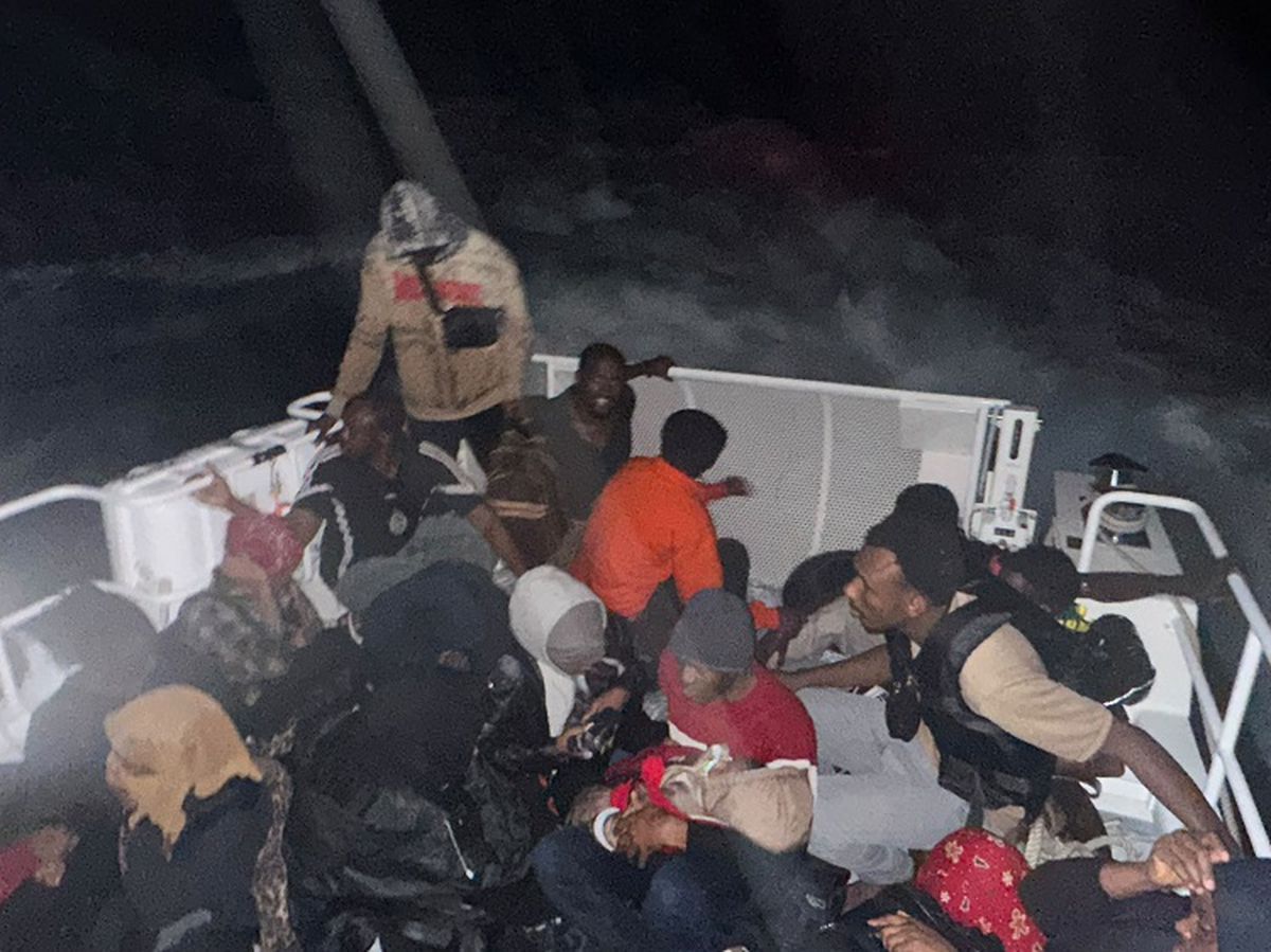 Foça ve Dikili'de 51 Düzensiz Göçmen Yakalandı