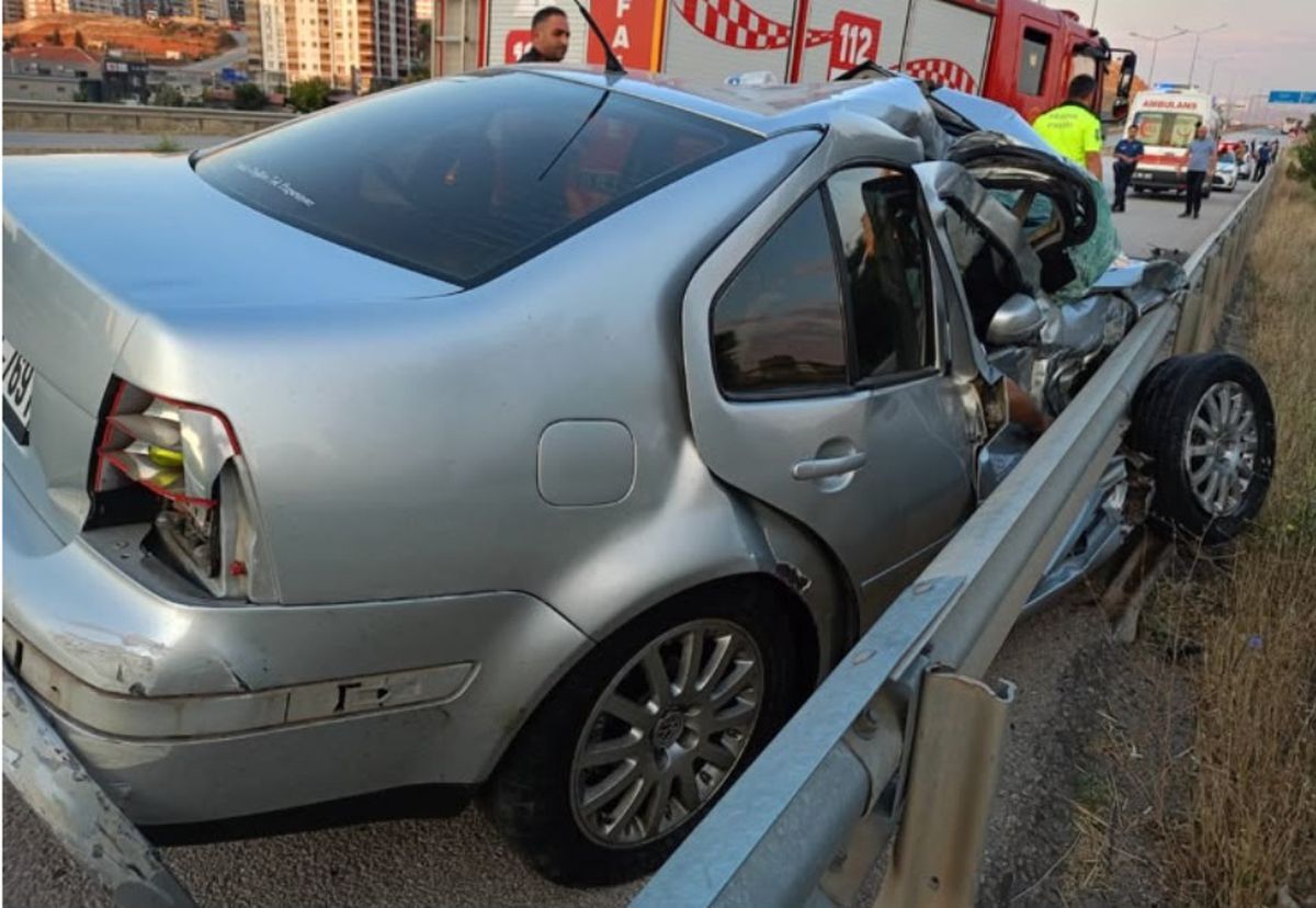 Kırıkkale'de Otomobil Otobüse Çarptı: 1 Ölü