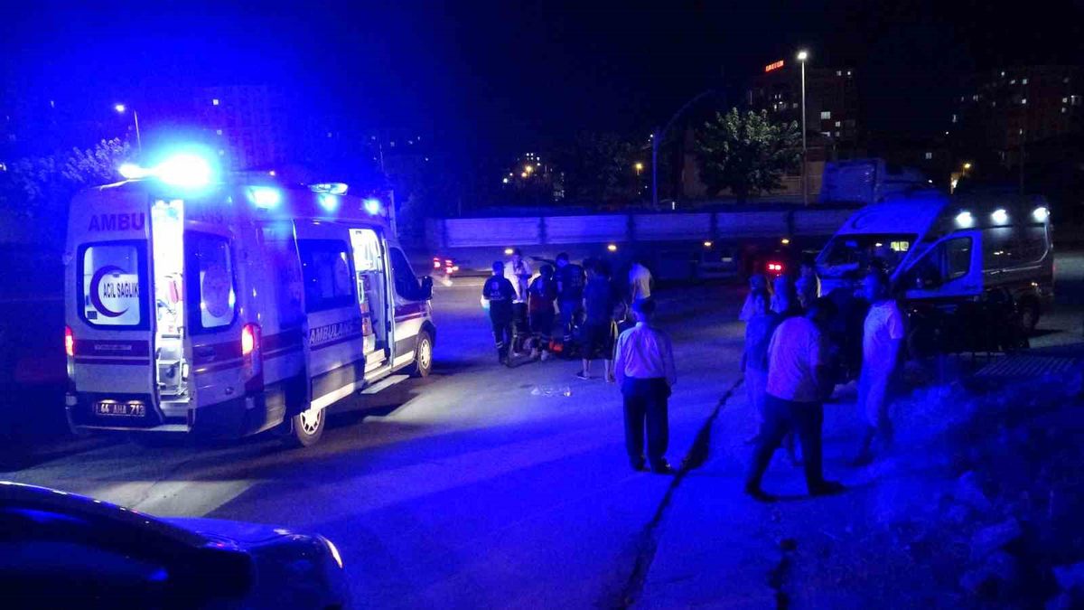Malatya'da Motosiklet Kazası: 2 Kardeş Yaralandı, Sürücü Kaçtı