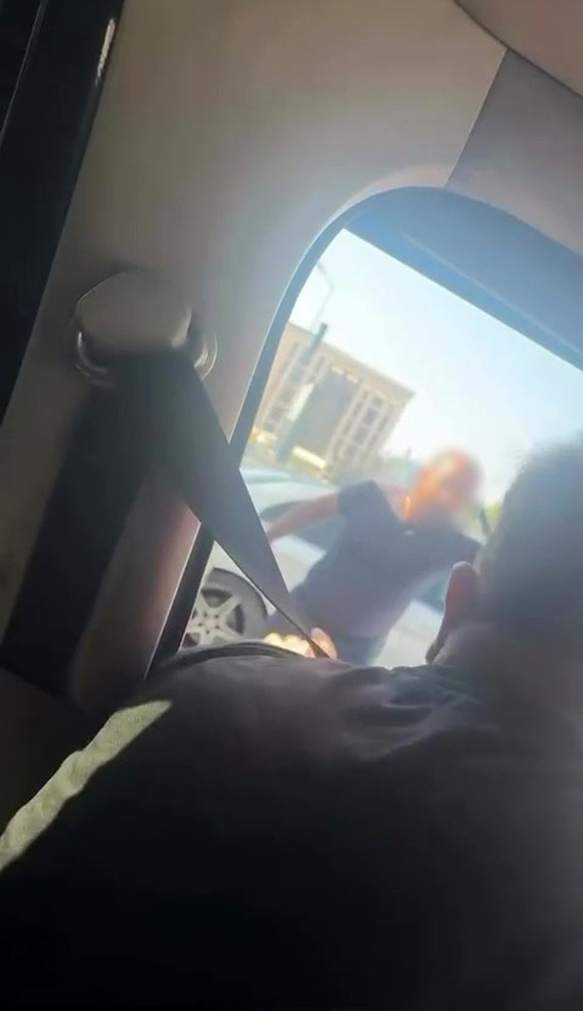 Bursa'da Trafikte Gerginlik: Minibüs Şoförü Otomobil Sürücüsünün Üzerine Yürüdü