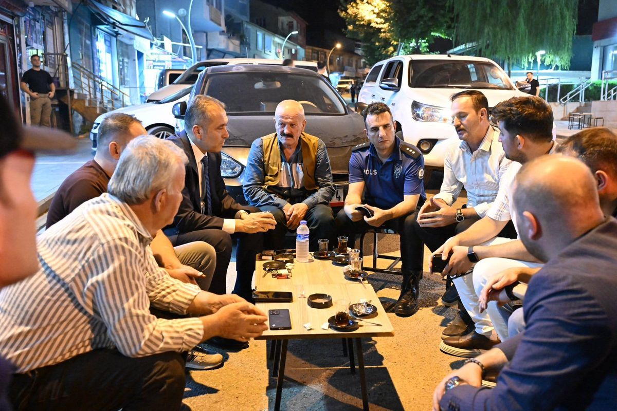 Emniyet Müdürü Sazak Uludere'de Çay Eşliğinde Vatandaşlarla Buluştu
