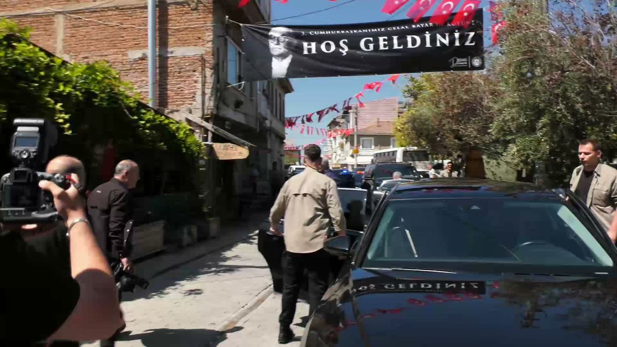 Dervişoğlu, Celal Bayar'ı Anıt Mezarında Andı