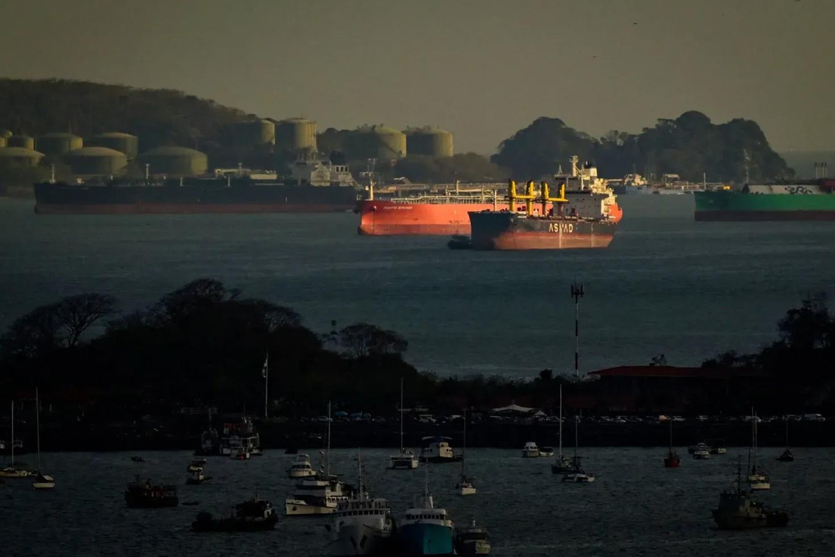 Panama bayraklı gemi Hindistan açıklarında battı