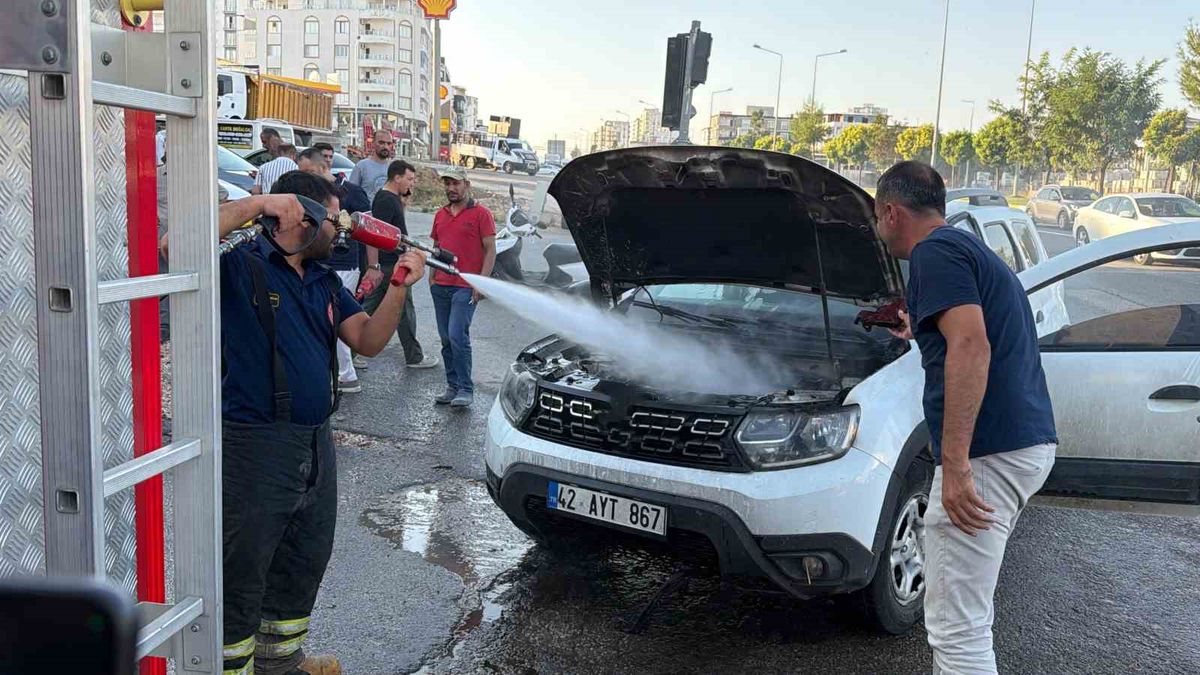 Mikser sürücüsü yangını büyümeden söndürdü