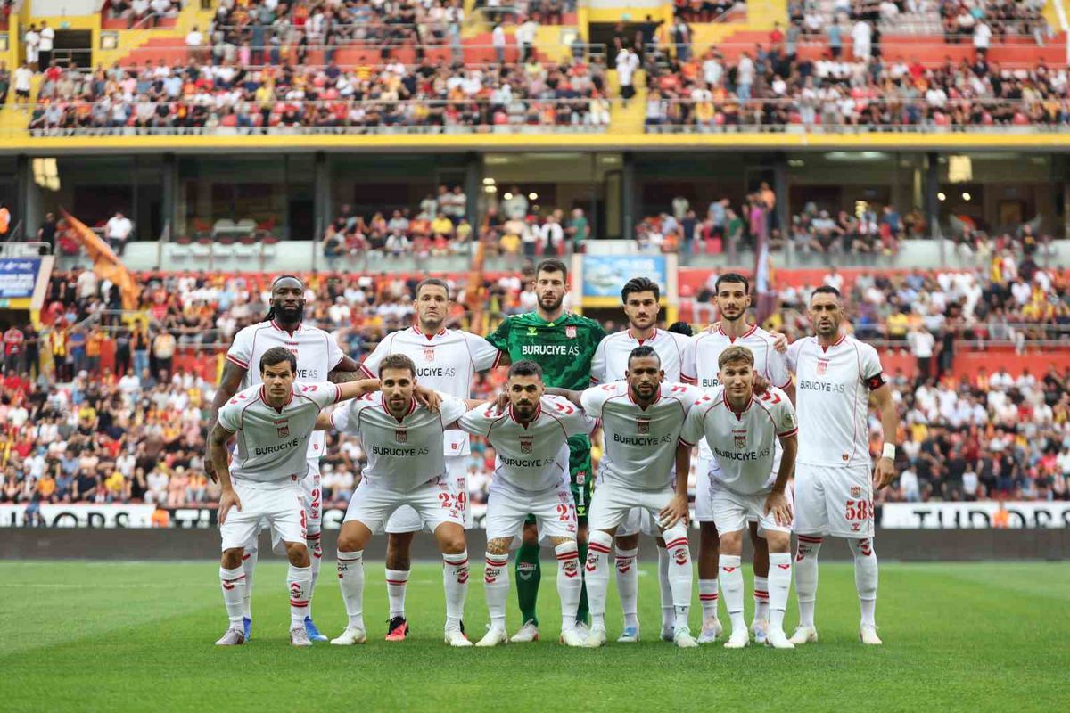 Sivasspor, Manisa FK'yı Konuk Edecek: 3 Eksikle Zorlu Maç