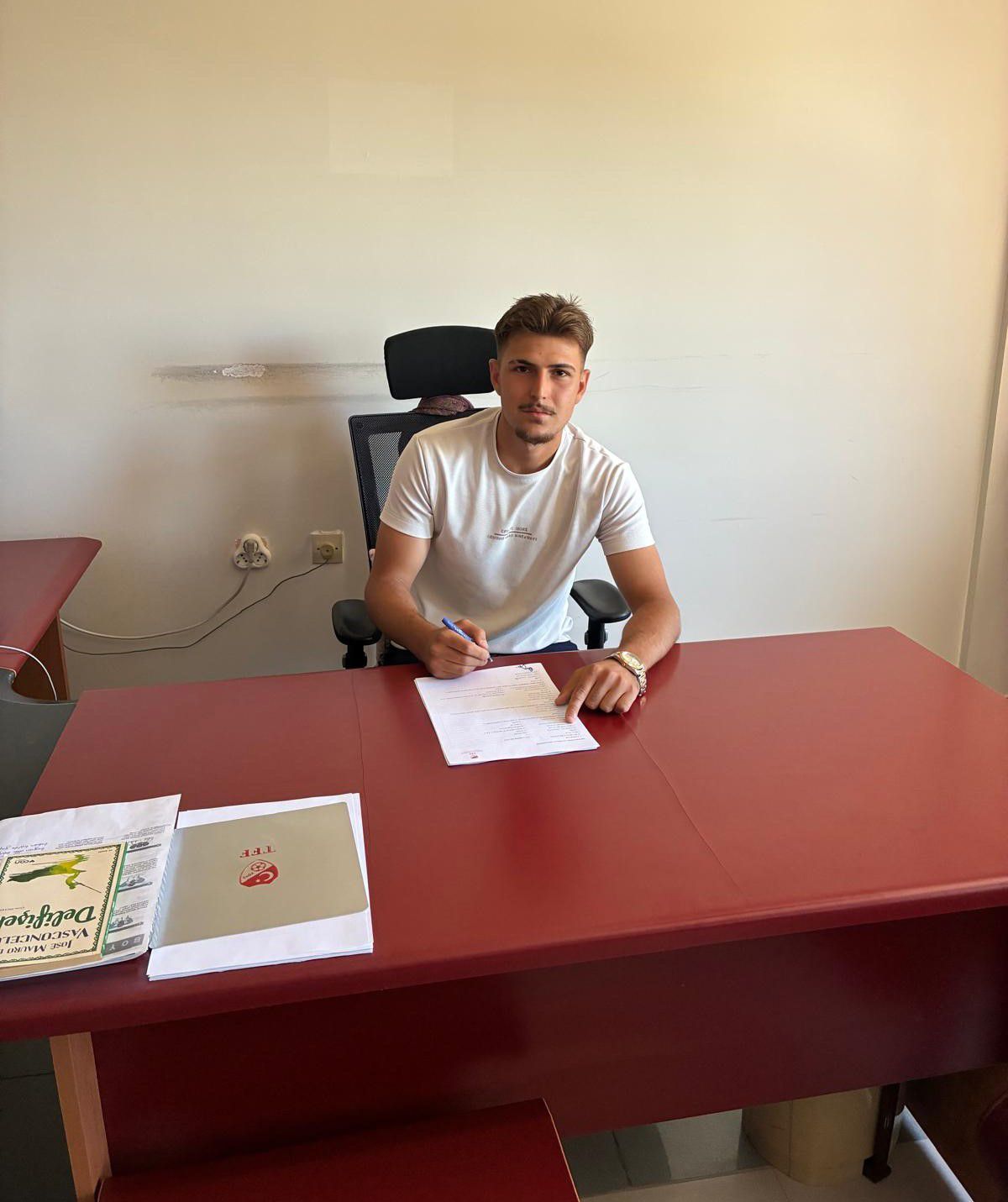 Sivasspor, Altyapıdan Ayberk Selvili ile 3 Yıllık Profesyonel Sözleşme İmzaladı