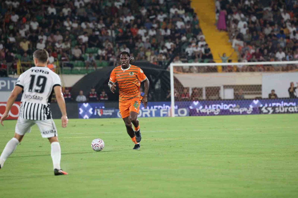 Alanyaspor 0-0 Beşiktaş: İlk yarı golsüz bitti