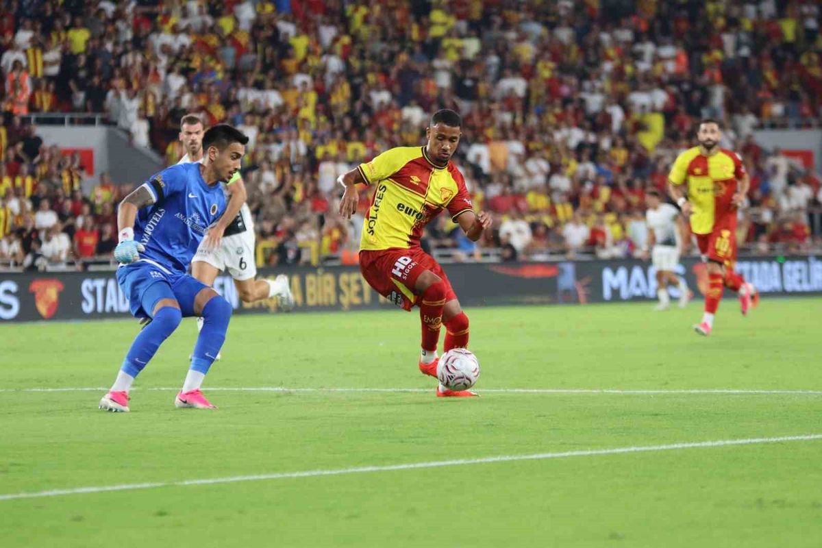 Göztepe ve Gençlerbirliği İlk Yarıda Golsüz Berabere
