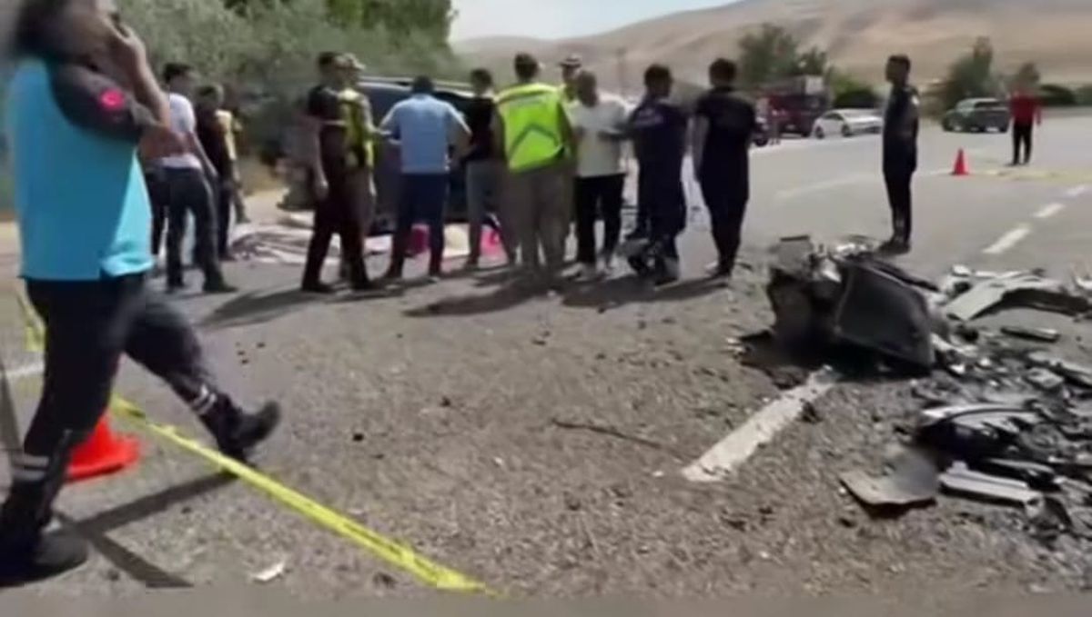 Muradiye'de Kafa Kafaya Çarpışma: 2 Ölü, 9 Yaralı