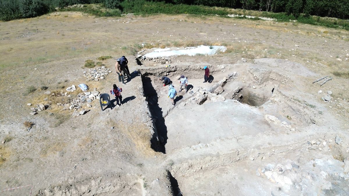 Van'da 5 bin 500 Yıllık Yaşam İzleri Gün Yüzüne Çıkarılıyor
