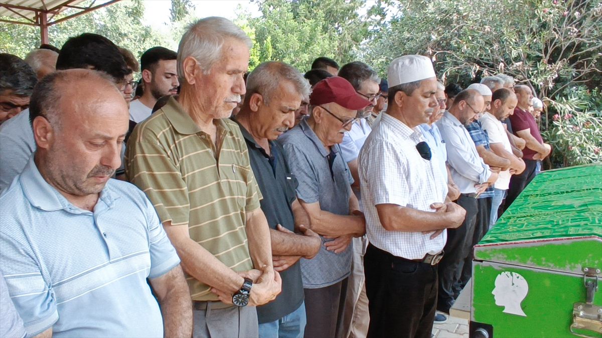 Yumurtalık'ta Boğulan Lise Öğrencisi Son Yolculuğuna Uğurlandı