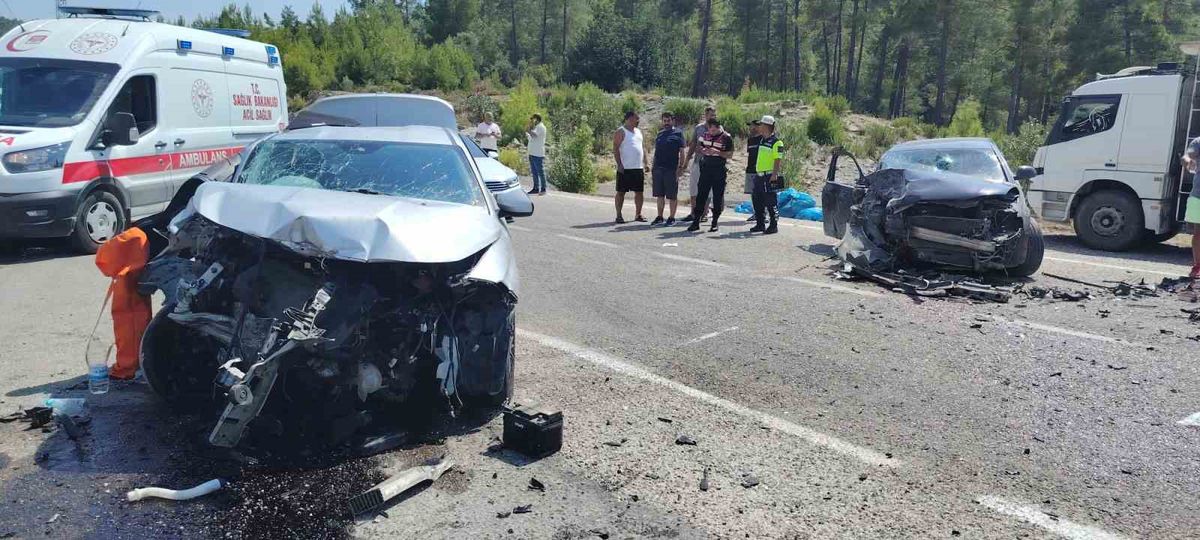 Antalya'da Feci Kaza: 1 Ölü, 3 Yaralı