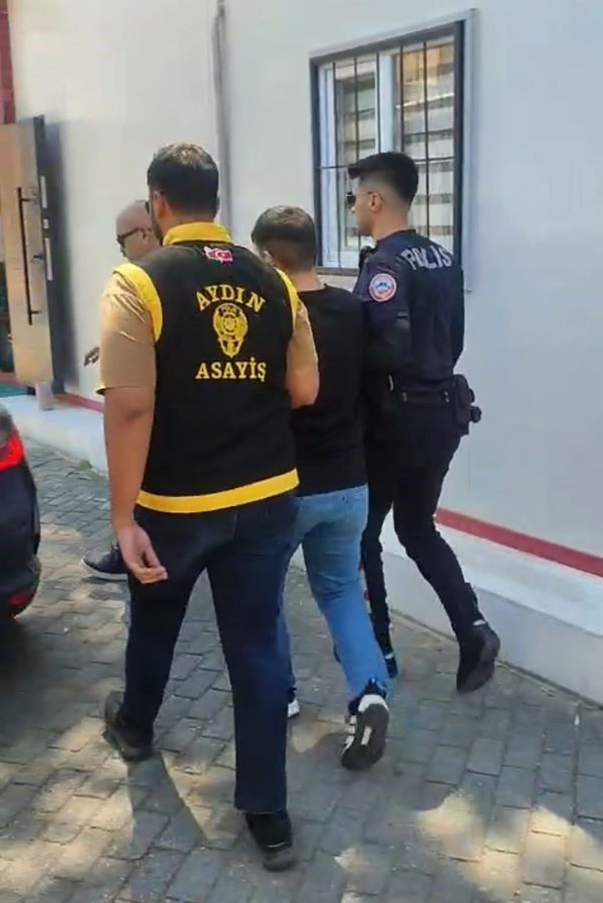 Aydın'da Polis Operasyonları: 201 Aranan Şahıs Yakalandı, 94 Kişi Tutuklandı