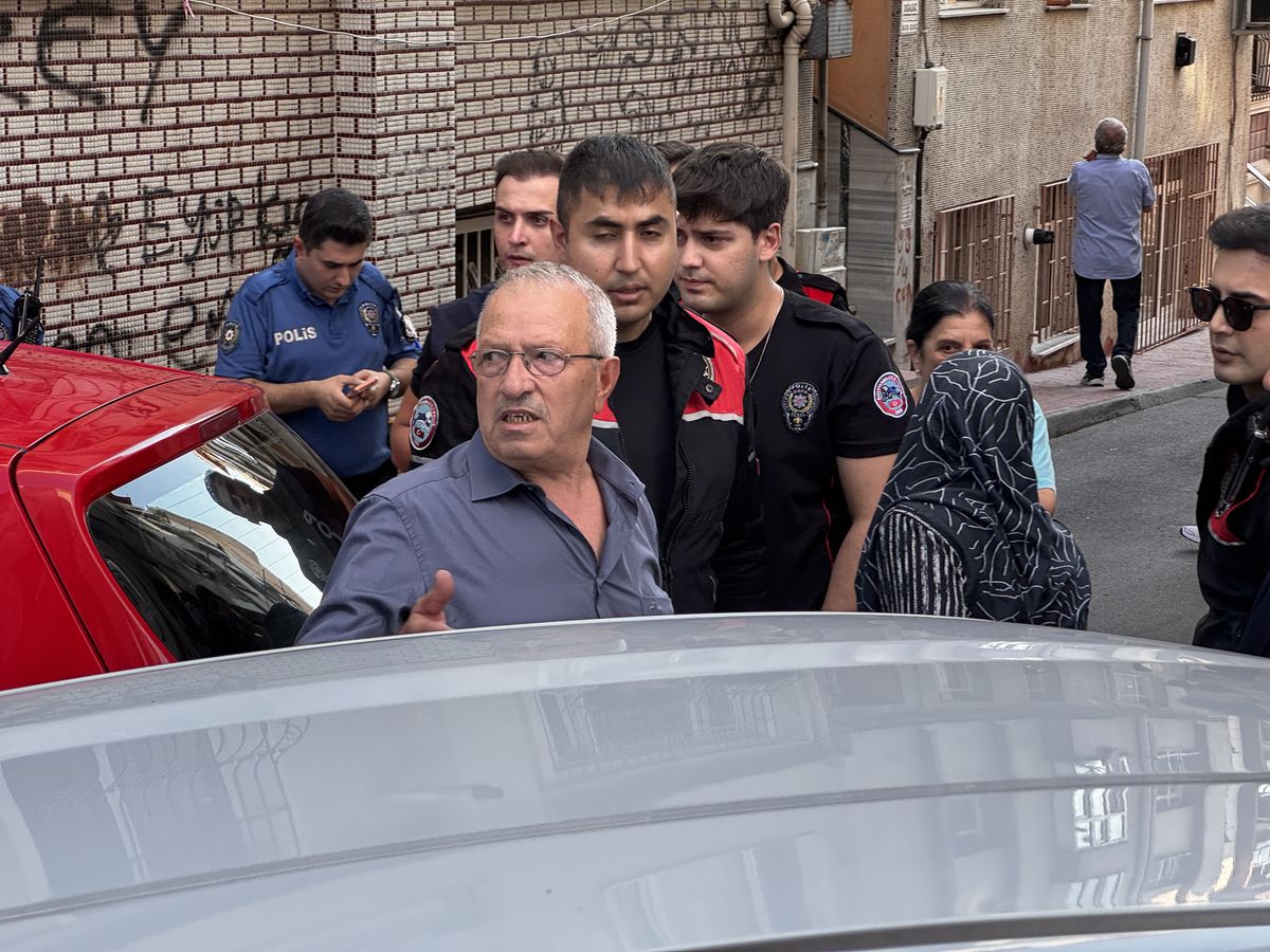 Düğün Konvoyunda Korkutan Kaza: Damadın Amcası Binaya Çarptı, 1 Yaralı