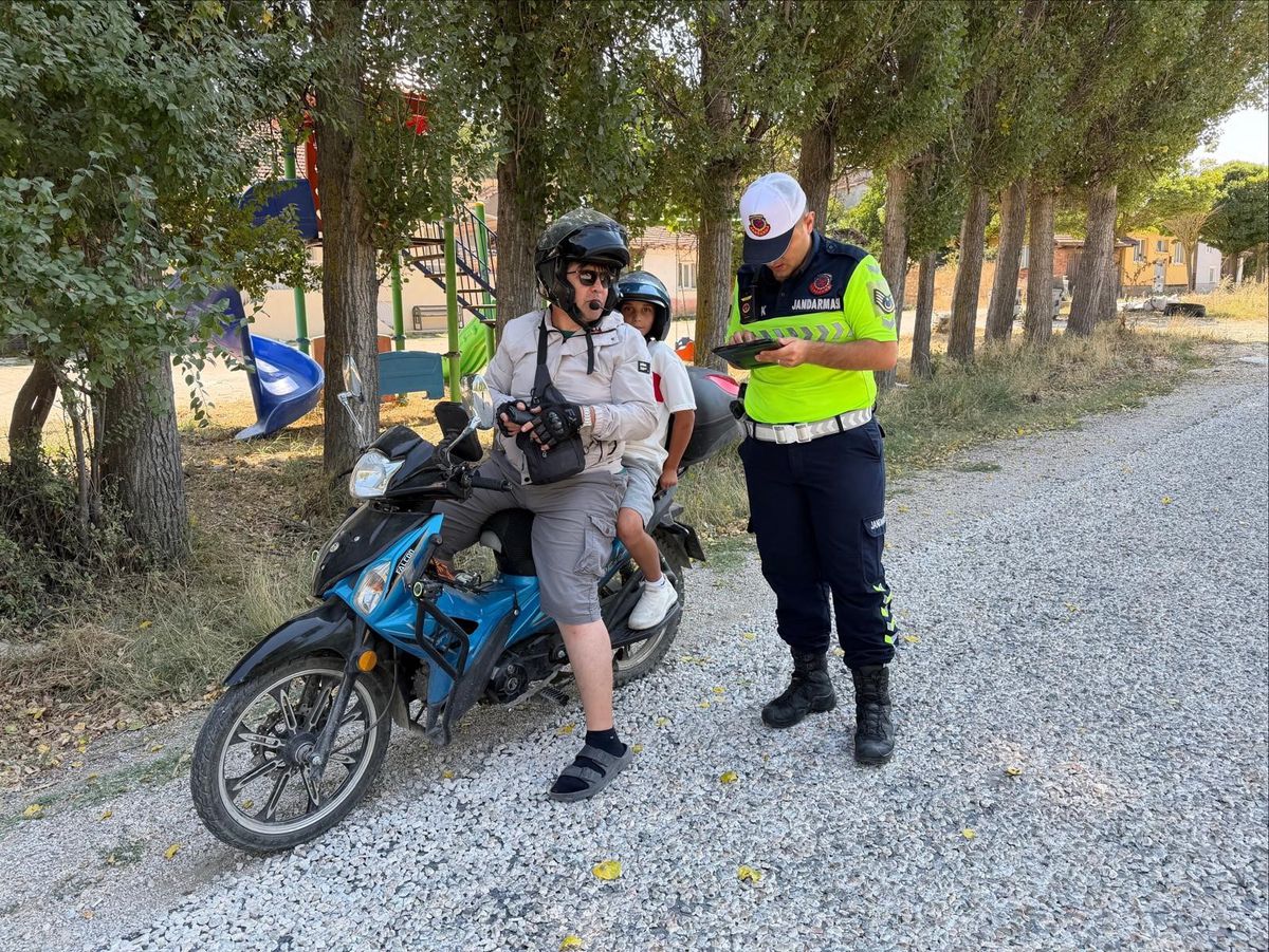 Bozüyük'te Motosiklet Sürücülerine Güvenli Sürüş Eğitimi