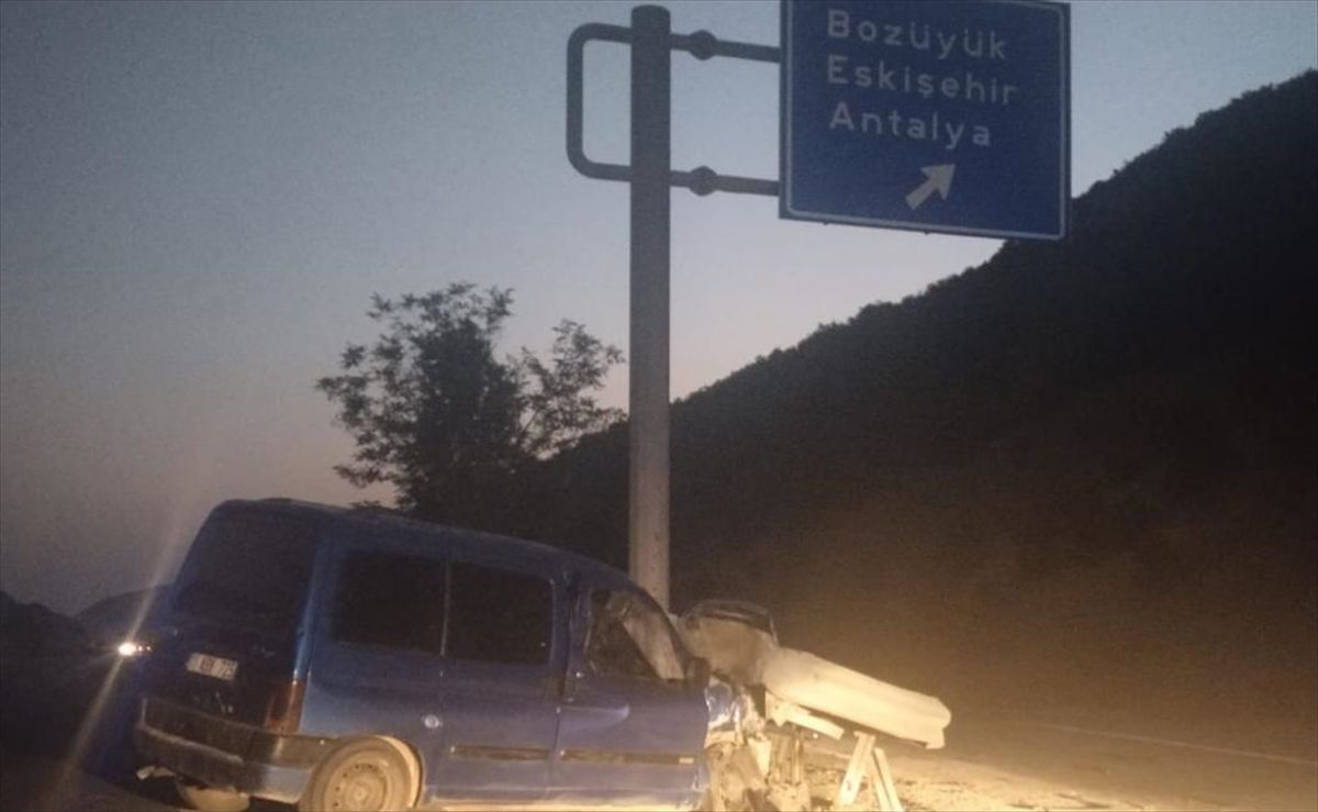 Bozüyük'te İki Ayrı Kaza: 3 Yaralı