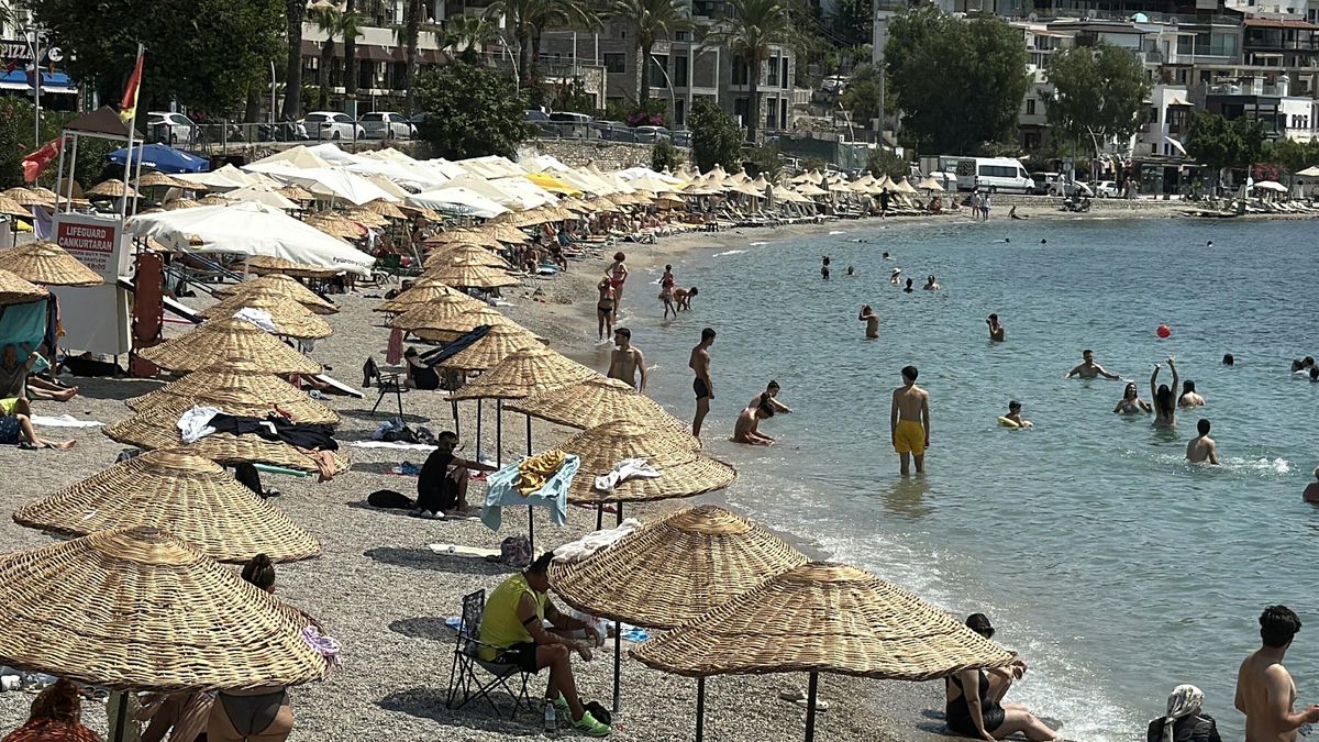 Bodrum'da 40 Derece Sıcaklık Sahilleri Doldurdu