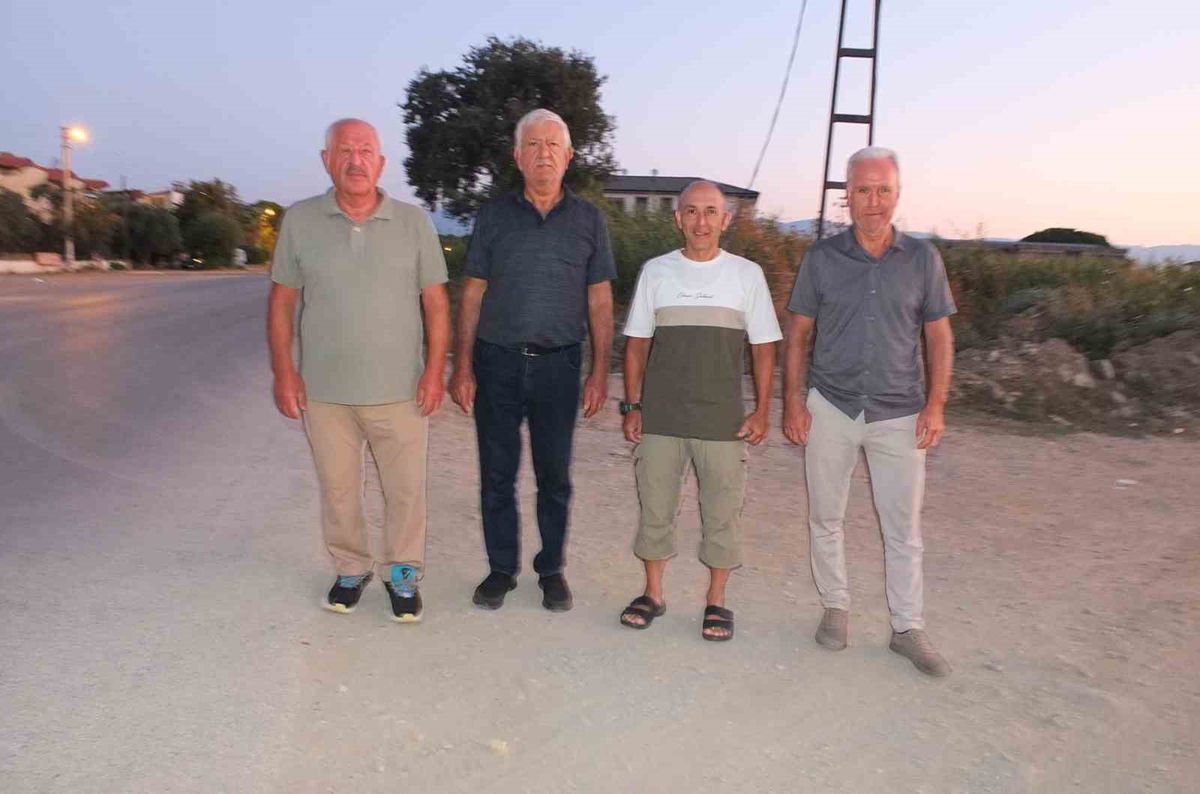 Burhaniye'de Kaldırımsız Cadde Tepki Çekiyor