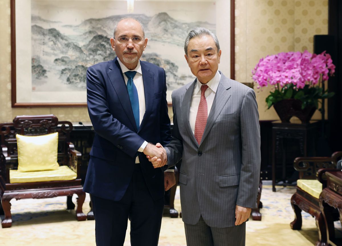 Wang Yi ile Ürdünlü mevkidaşı Safedi Pekin'de bir araya geldi