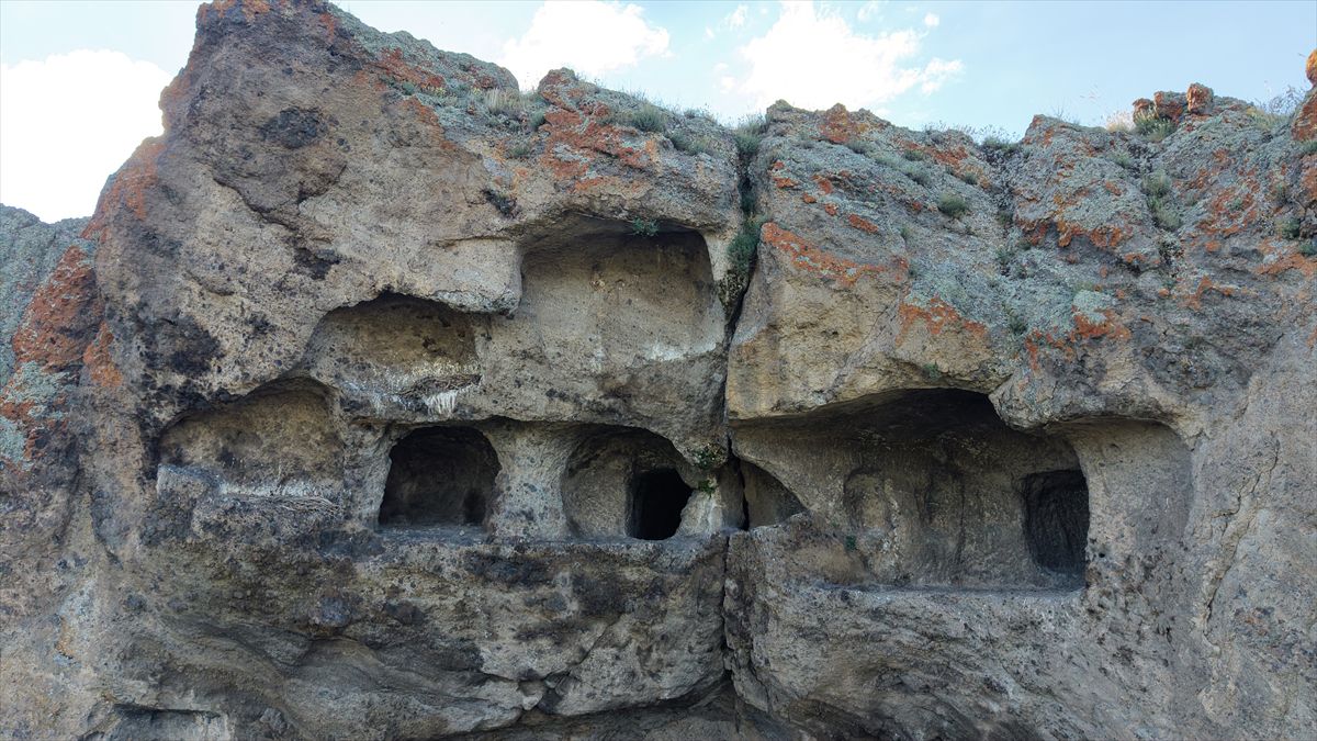 Erzurum'da Definecilerin Ortaya Çıkardığı Tarihi Yerleşim Turizme Kazandırılacak