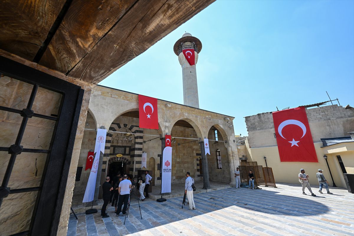 Tarihi Bostancı Camisi Yeniden İbadete Açıldı