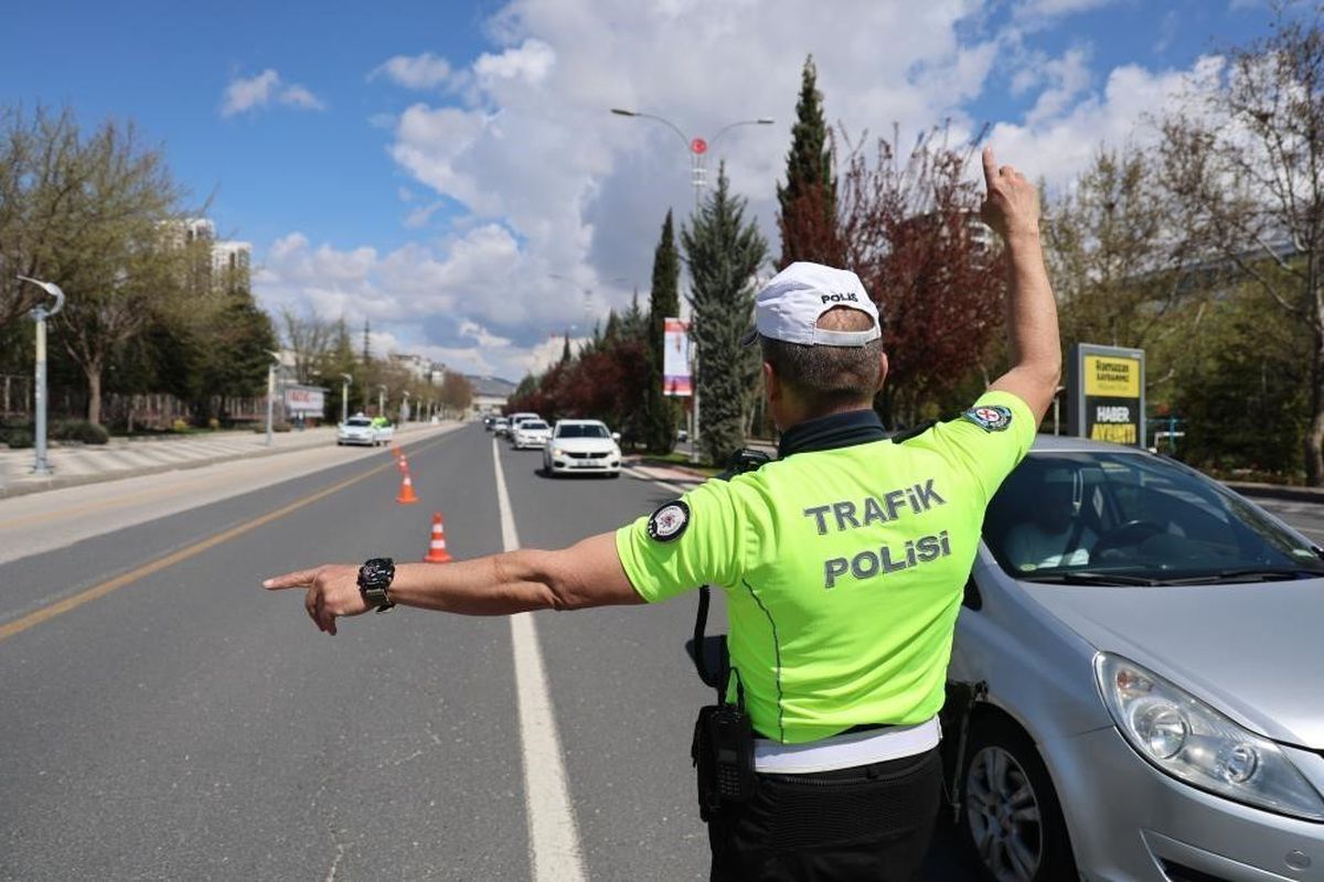 Düzce'de Trafik Denetimlerinde 13 Bin 277 Araç Kontrol Edildi