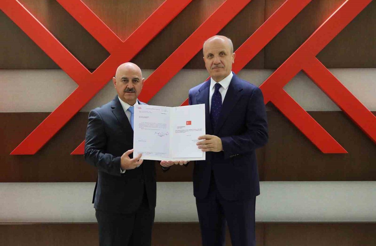 Düzce Üniversitesi Rektörü Prof. Dr. Nedim Sözbir, Mazbatasını Aldı