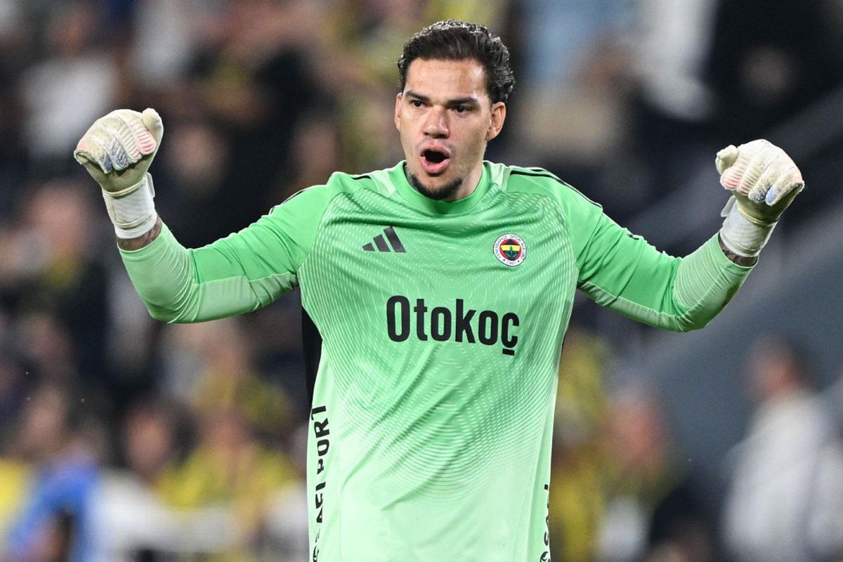 Ederson'dan parmak ısırtan performans