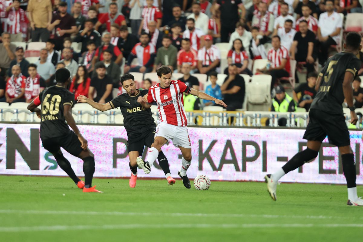 Sivasspor ve Manisa FK 2-2 Berabere Kaldı