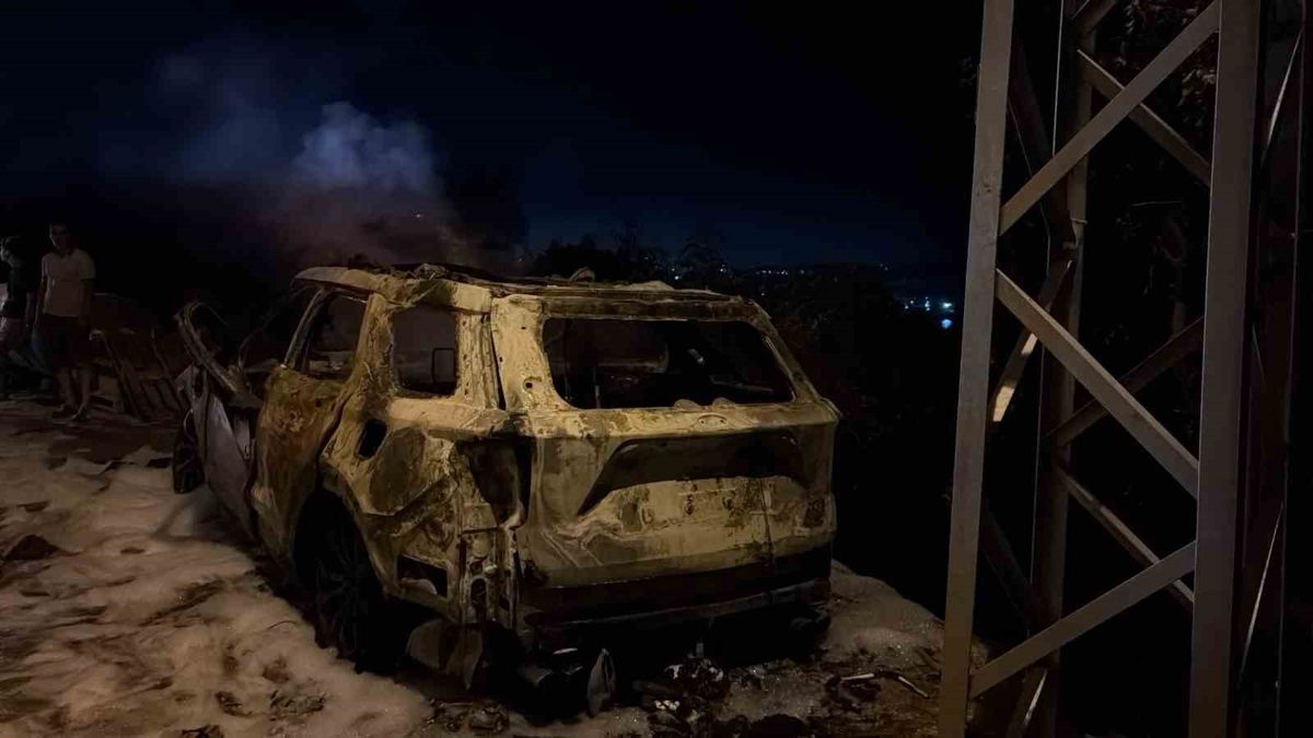 Erdek'te Otomobil Yangını Paniğe Neden Oldu