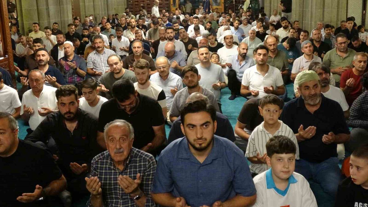 Erzurum'da Mevlid Kandili Coşkusu