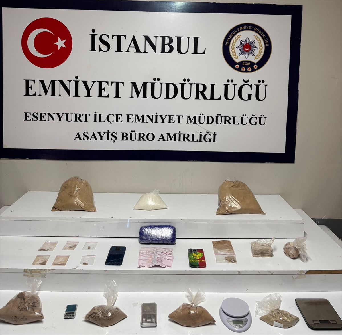 Esenyurt'ta Uyuşturucu Operasyonu: 7 Kilo Madde Ele Geçirildi