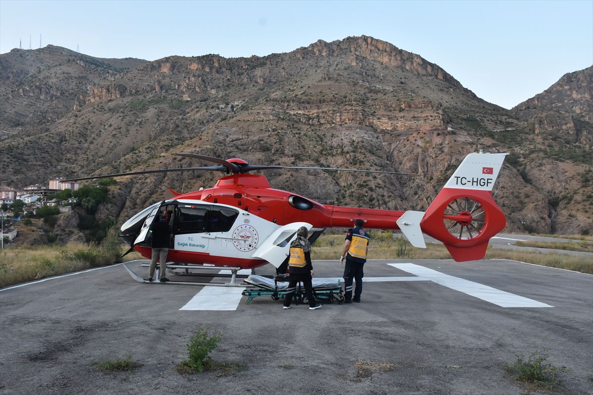 86 yaşındaki felçli hasta ambulans helikopterle Gümüşhane’ye nakledildi